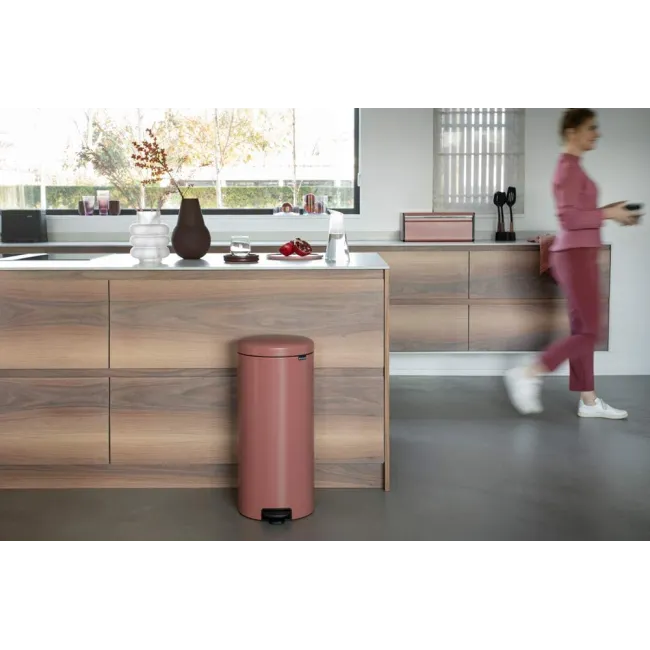Poubelle a Pedale Newlcon, 30L - Terracotta Pink BRABANTIA