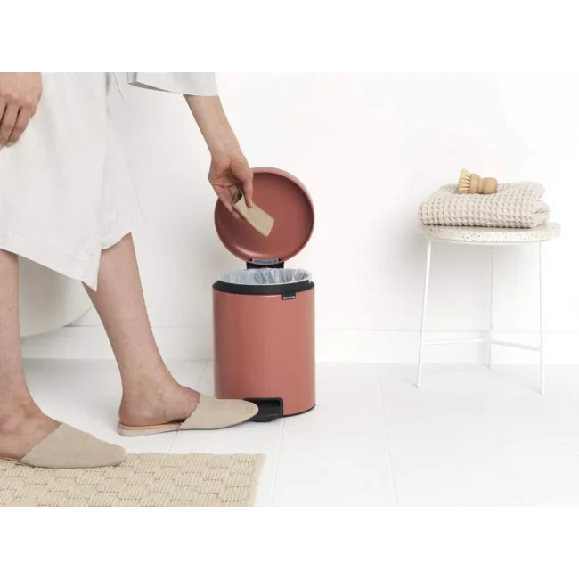 Poubelle à Pedale Newlcon, 5L - Terracotta Pink BRABANTIA