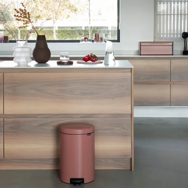 Poubelle a Pedale Newlcon, 20L - Terracotta Pink BRABANTIA