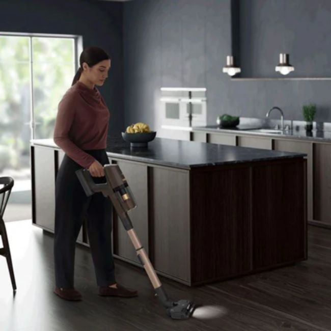 ASPIRATEUR BALAI ULTIMATE 8000 0.4L AUTONOMIE 60MIN WALNUT BROWN  AEG