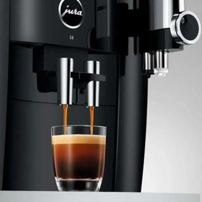 MACHINE A CAFE AUTOMATIQUE AVEC BROYEUR S8 PIANO BLACK JURA