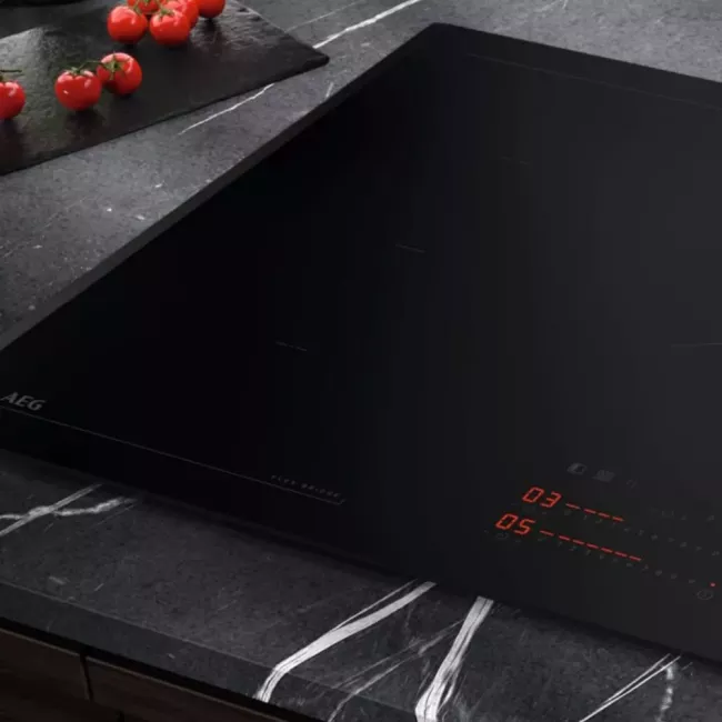 TABLE DE CUISSON A INDUCTION 90CM AEG